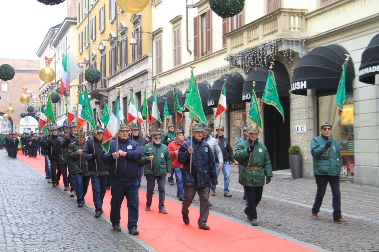 La Bandiera Italiana – Alpini Gruppo Monza Centro